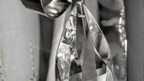 A close-up of a teapot and a teacup. - The Crystal Suite - Gorizia Central Apartment (Gorizia)