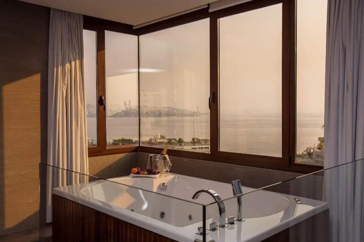 Suite Deluxe, vistes al mar | Caixa forta a l'habitació i wifi gratuïta 