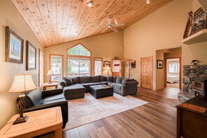 TV connectée, cheminée, baby-foot