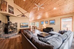 Smart-TV, Kamin, Tischfußball