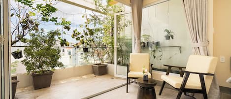 Superior Double Room, Balcony, City View | Interior