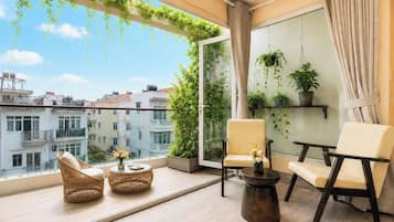 Superior-dobbeltværelse - balkon - byudsigt | Pengeskab på værelset, skrivebord, arbejdsområde til bærbare computere
