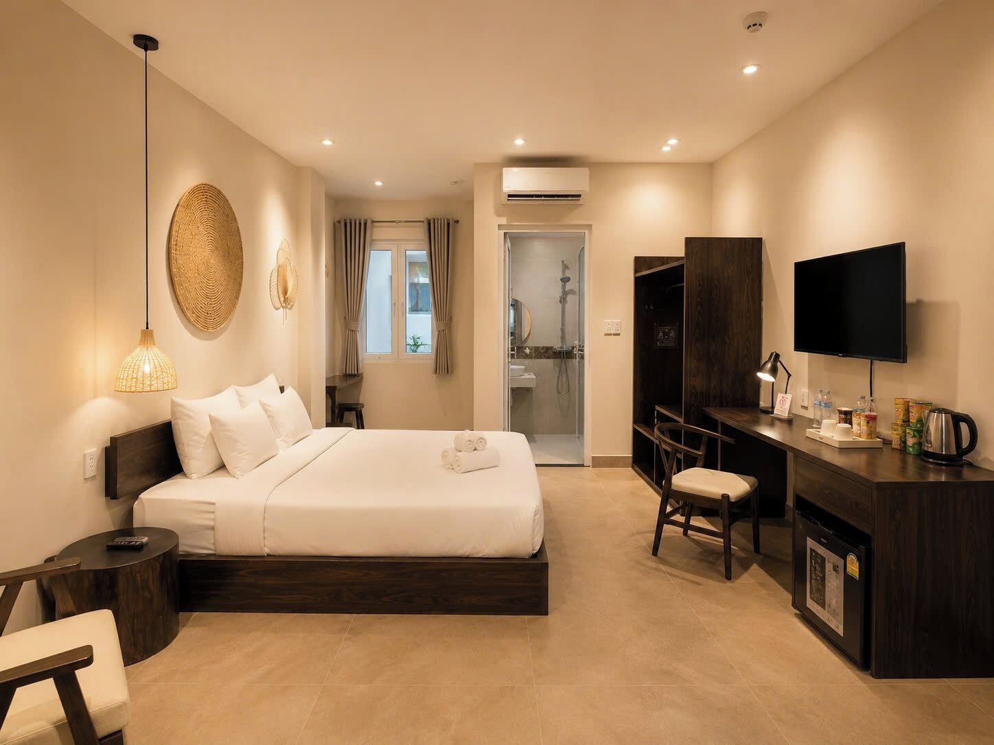 Double Room | In-room safe, desk, laptop workspace, iron/ironing board