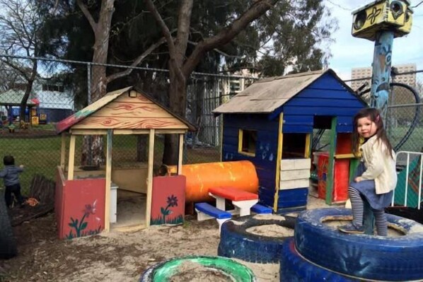 Children’s area - A Cozy Apt Near to Flemington Races, FREE Parking (Kensington)