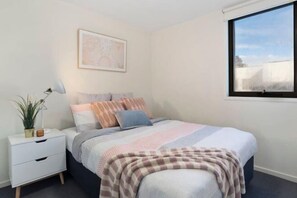 Room - A Chic & Comfy 2BR Apt Near to Flemington Races (Kensington)