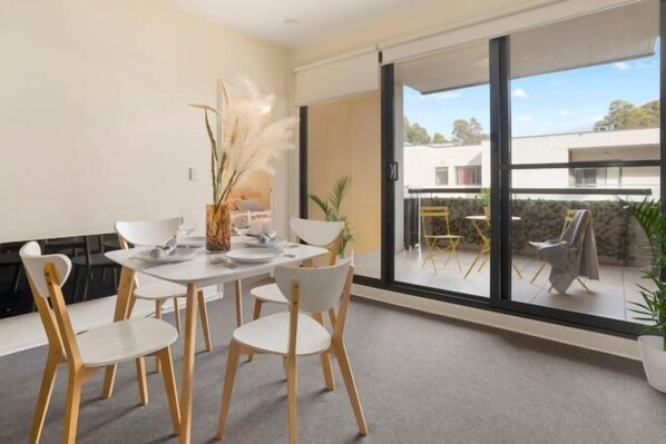 Room - A Chic & Comfy 2BR Apt Near to Flemington Races (Kensington)