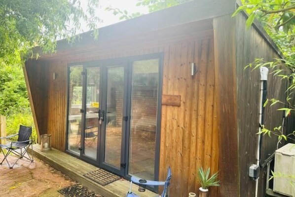 Exterior - Huntershields (Northampton)