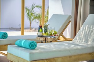 Caja de seguridad en la habitación y escritorio 