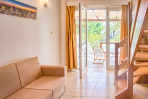 In-room safe, desk, soundproofing, free WiFi