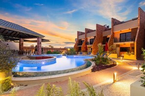 Pool - Steps to Beach & Ritz | Porta Al Sole by Bocobay (Noord)