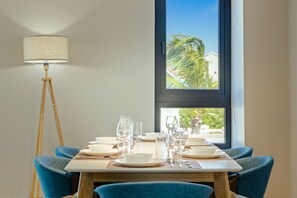 Dining - Steps to Beach & Ritz | Porta Al Sole by Bocobay (Noord)