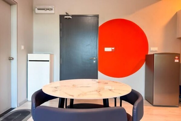 Room - JQ Central 4 person unit facing mountain view and partially seaview AT kk CITY CENTER (Kota Kinabalu)