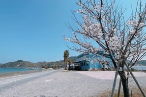 Beach - HOJO Brewing & Stays (Matsuyama)
