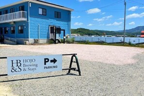 Free self-parking - HOJO Brewing & Stays (Matsuyama)