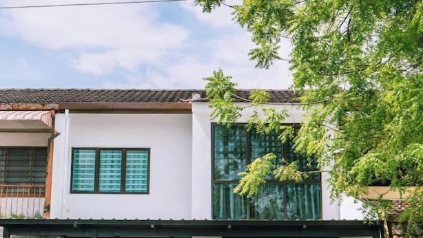 A two-story building with a white facade, large windows, and a balcony. - Karking 15@Pinjistation (8pax/4br) (Ipoh)