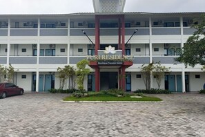 Exterior - Puri Residence Hotel (Sananwetan)