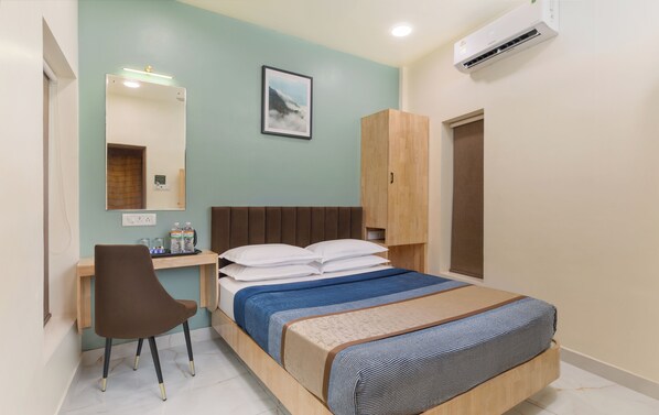 Deluxe Room | Desk, free WiFi - Greens Estate (Chennai)