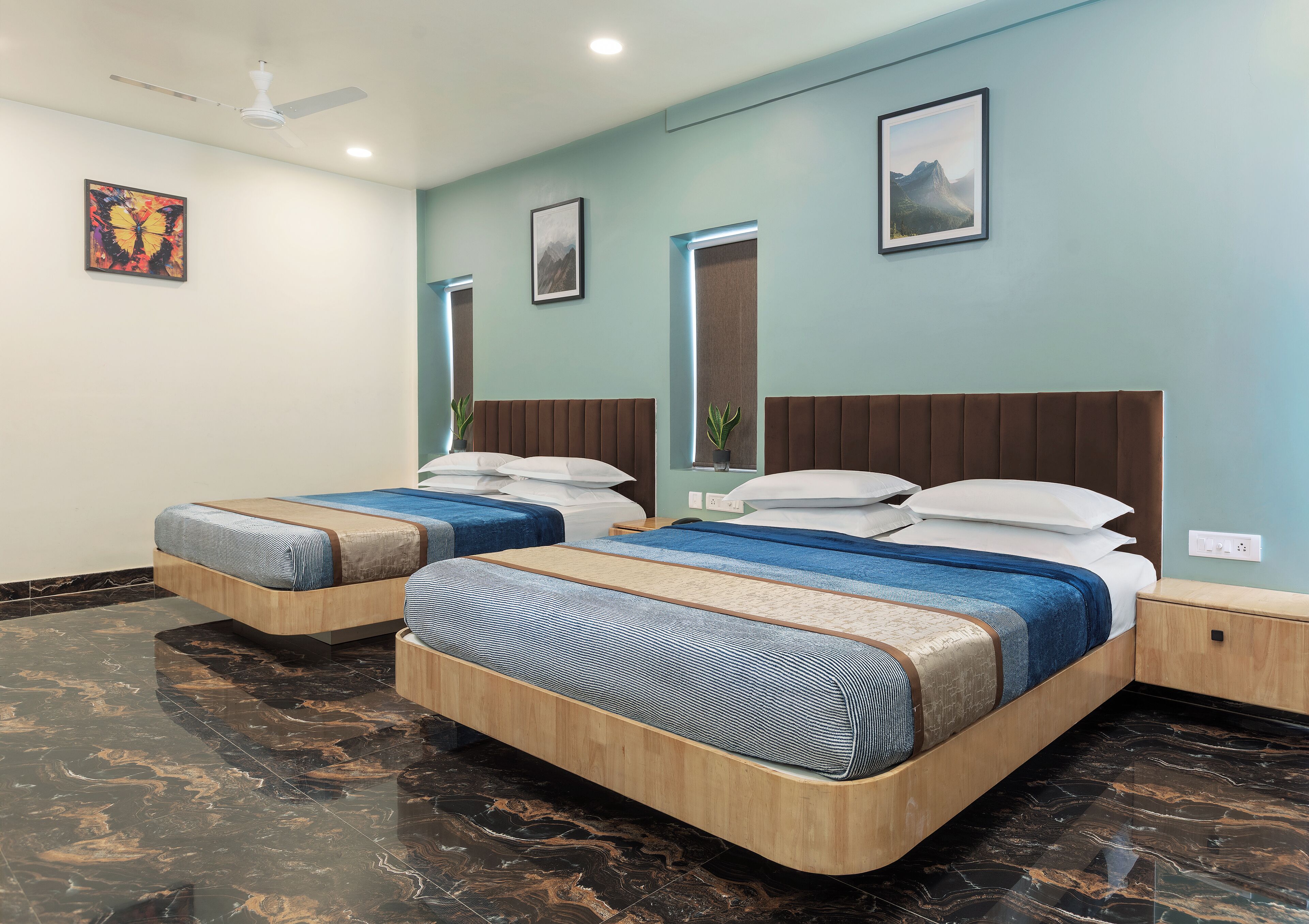 尊荣四人房 | 办公桌、免费 WiFi