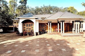 Exterior - Entire Private Luxury Resort in Wayanad - Cinnamon Villa Wayanad (Wayanad)