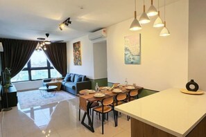 Dining - M Vertica KL City 4 Bedroom Fully Air-Con Suite (Kuala Lumpur)