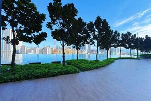 المنطقة المحيطة بالمنشأة