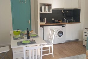 Cots/infant beds - New Studio/Near Airport CDG/Direct Paris center/Disneyland/Villepinte EXPO (Tremblay En France)