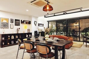 Dining - 4Br Modern Art Villa with Free Wi-Fi Netflix Vinyl (Bangkok)