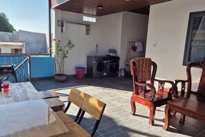 Outdoor dining - Dan Family Homestay (Phan Thiet)