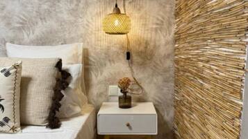 6 bedrooms, iron/ironing board, WiFi, bed sheets