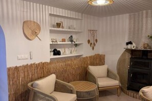 Interior - Boutique de Bella - Rustic House with a Wine Cellar (Calderón)