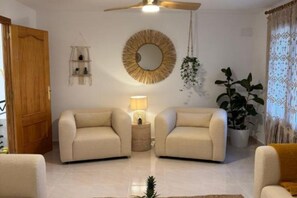 Interior - Boutique de Bella - Rustic House with a Wine Cellar (Calderón)