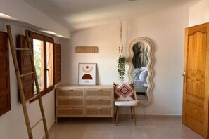 Interior - Boutique de Bella - Rustic House with a Wine Cellar (Calderón)