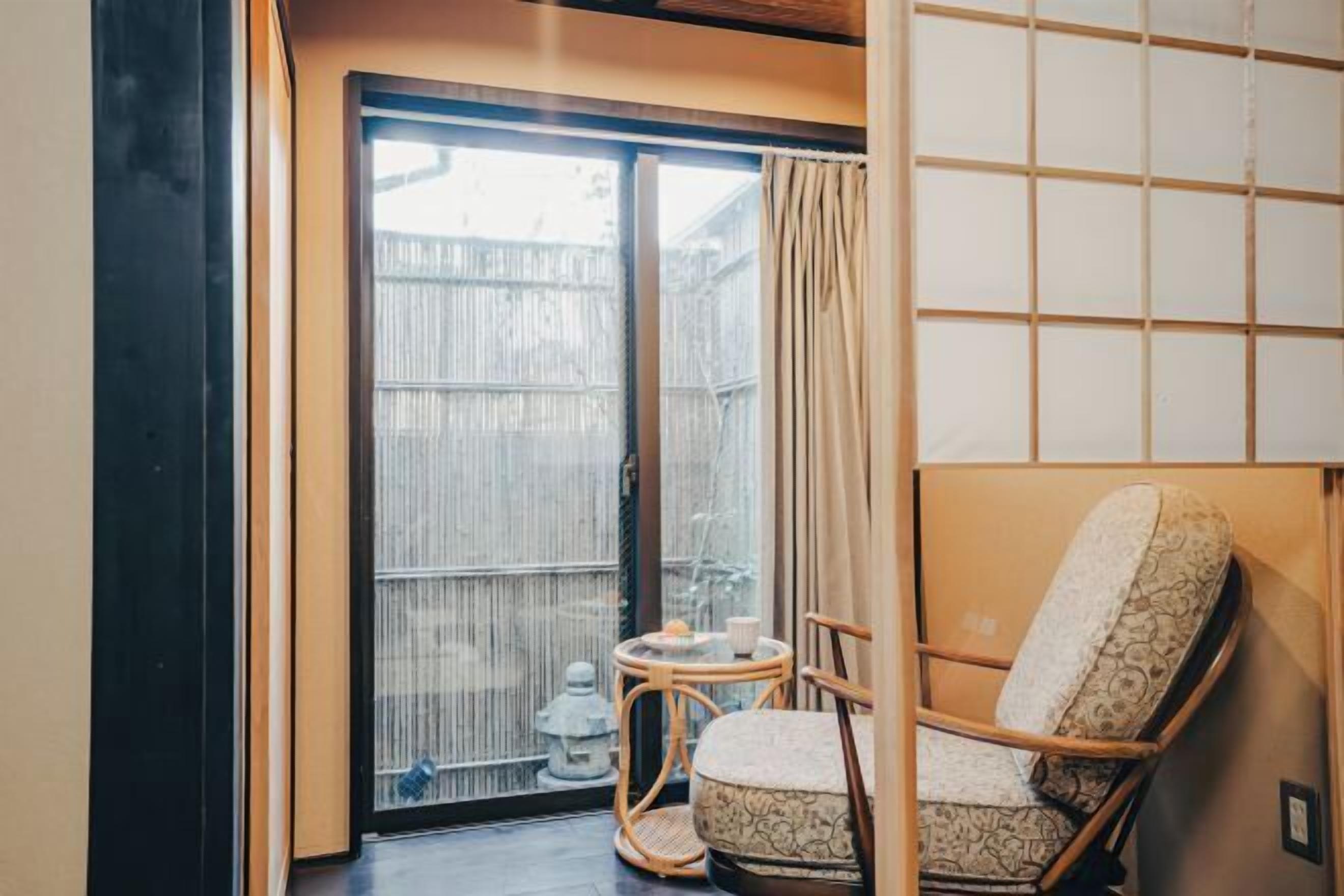 المنشأة من الداخل