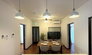 Dining - NewOpen/ NAGO-YA Walking distance to beach Fast WiFi Nature Retreat (Nago)