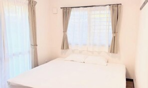 Room - NewOpen/ NAGO-YA Walking distance to beach Fast WiFi Nature Retreat (Nago)