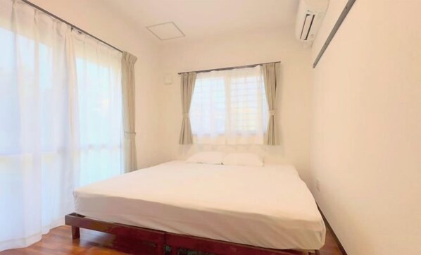 Room - NewOpen/ NAGO-YA Walking distance to beach Fast WiFi Nature Retreat (Nago)