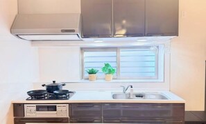 Private kitchen - NewOpen/ NAGO-YA Walking distance to beach Fast WiFi Nature Retreat (Nago)