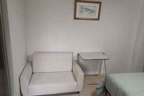 Room - Shin Awaji Building II, 202 Heart House,1 minute from Awaji Station. (Osaka)