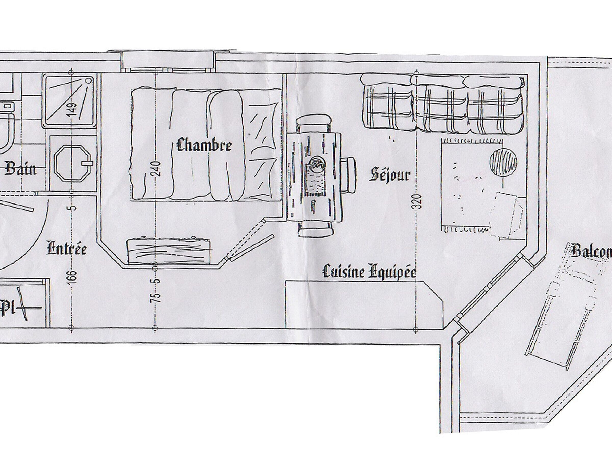 Un plan d’étage comprenant une « chambre », un « salon », une « cuisine équipée », une « entrée » et un « balcon ».