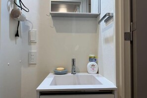 Bathroom - FAREakihabara　ONE (Tokyo)