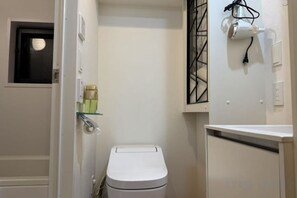 Bathroom - FAREakihabara　ONE (Tokyo)
