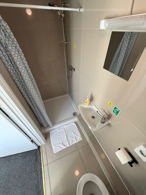 Studio Klasik | Kamar mandi