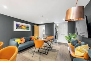 Interior - RÌGH Properties - Luxury West End Artisan Apartment (Edinburgh)