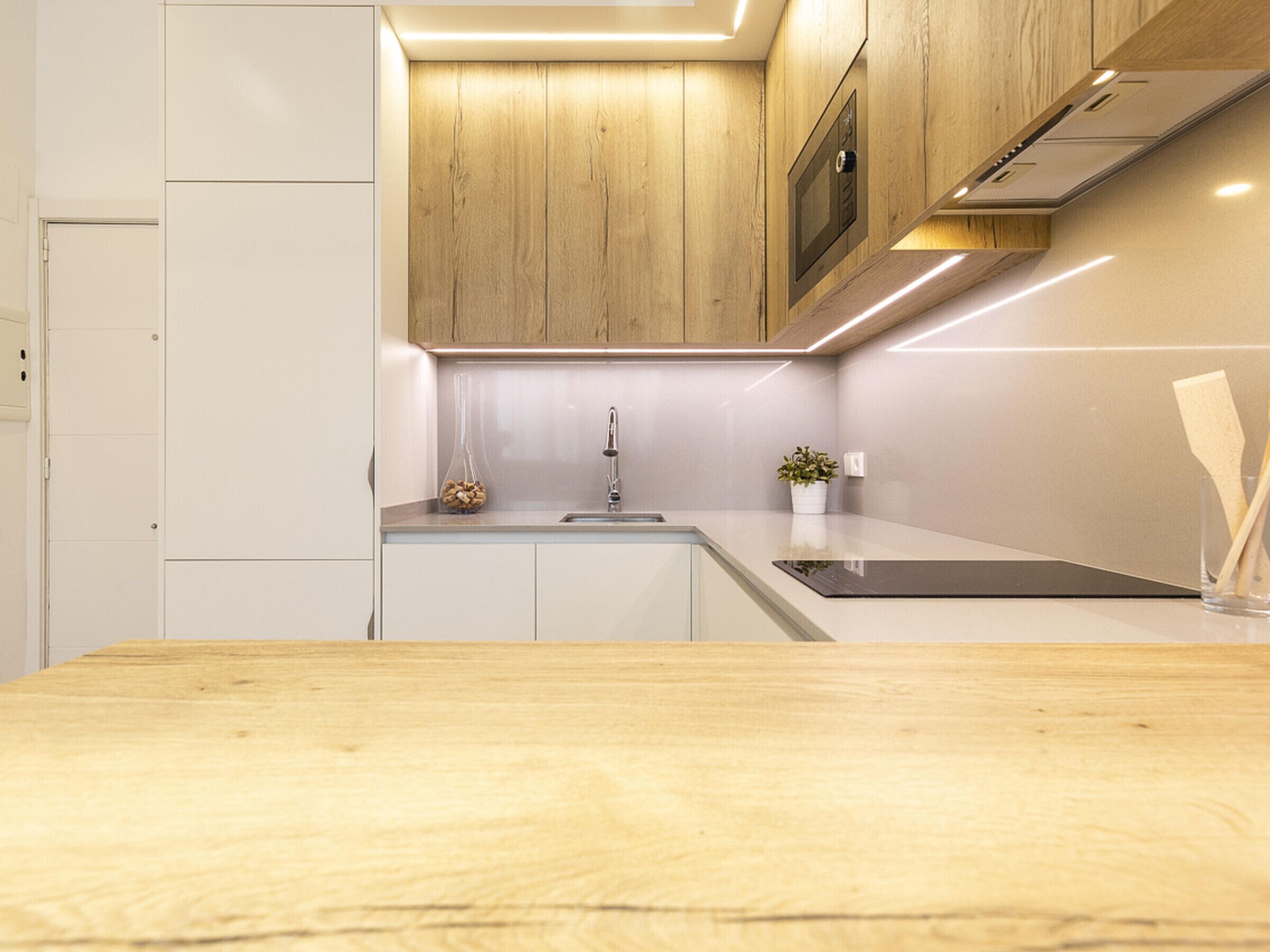 Micro-ondes, four, plaque de cuisson, lave-vaisselle