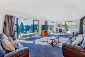 Living area - The Lake House (Lake Tekapo)
