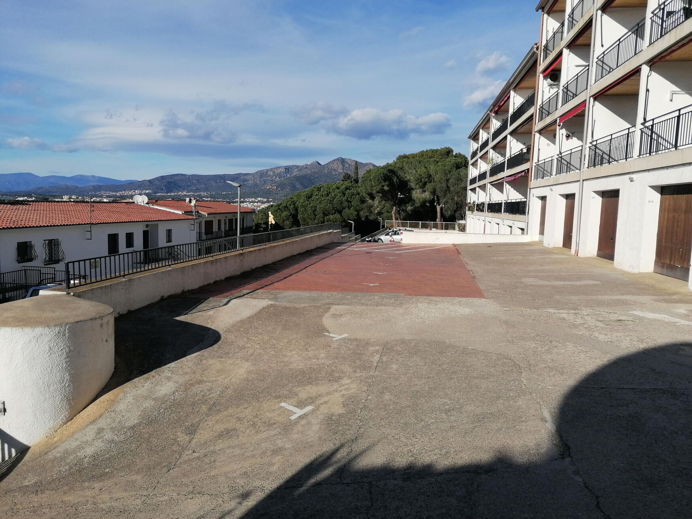 المنطقة المحيطة بالمنشأة