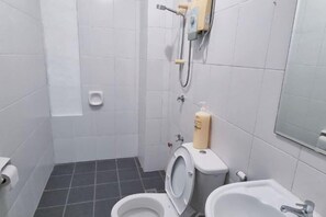 Bathroom - Cozy Party Homestay nearby Airport (Sandakan)