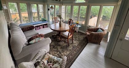 Prime Game Day Retreat: 3 Bedroom Home; Just 10 minutes from Neyland Stadium!