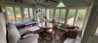 Prime Game Day Retreat: 3 Bedroom Home; Just 10 minutes from Neyland Stadium!