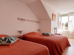 3 bedrooms, free WiFi, bed sheets